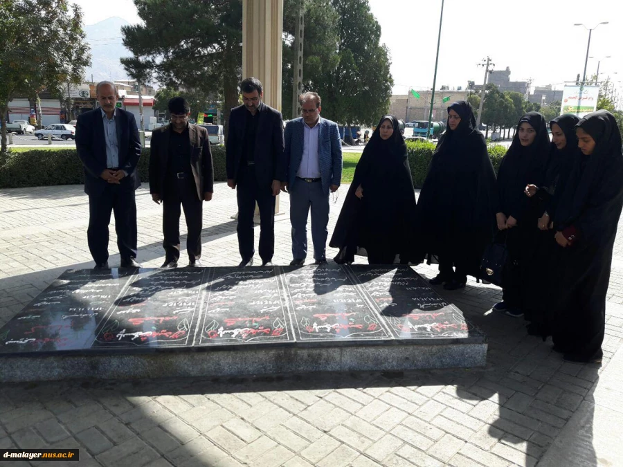 دیدار با خانواده شهدا و حضور در مزار شهدای گمنام با شرکت مسوولین و دانشجویان در هفته دفاه مقدس 4
