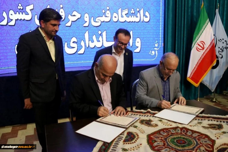 وزیر علوم در جمع دانشگاهیان فنی و حرفه‌ای استان همدان تاکید کرد:
توجه به آموزش‌های مهارتی؛ در اولویت برنامه‌های وزارت علوم 3