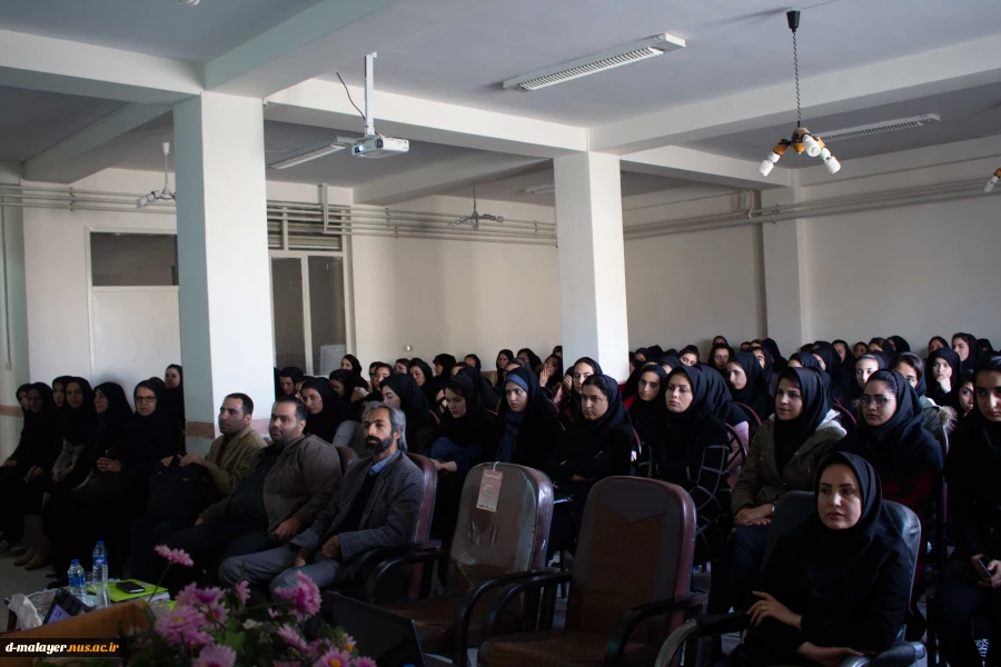 سمینار نقش فن و حرفه در صفر تا صد کارآفرینی در آموزشکده فنی و حرفه ای دختران ملایر برگزار شد. 8