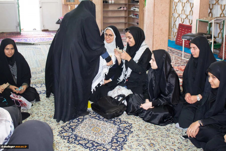 حضور دانشجویان آموزشکده فنی و حرفه ای دختران ملایر در گلزار شهدای عاشورا و مزار شهدای گمنام امام زاده عبدالله به مناسبت هفته بسیج 12