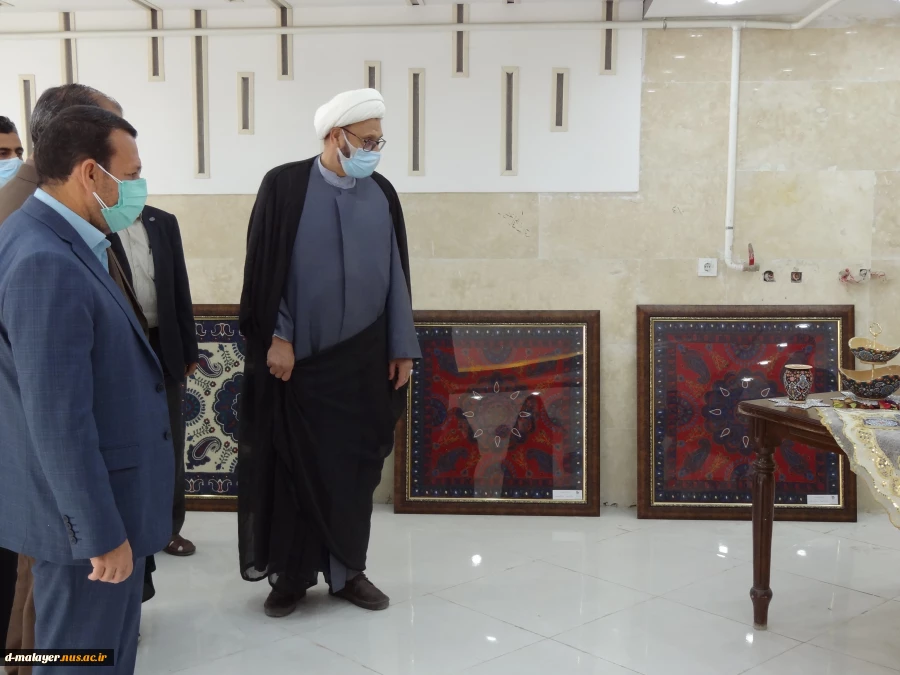 افتتاح نمایشگاه دست ساخته های دانشجویان با همکاری جمعیت هلال احمر ملایر به مناسبت هفته هلال احمر  7